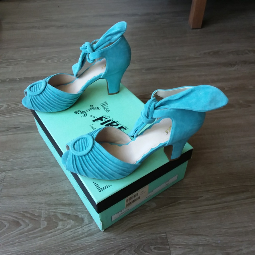 Miss L-Fire London Hollywood Style Loretta Blue Size 39. New.